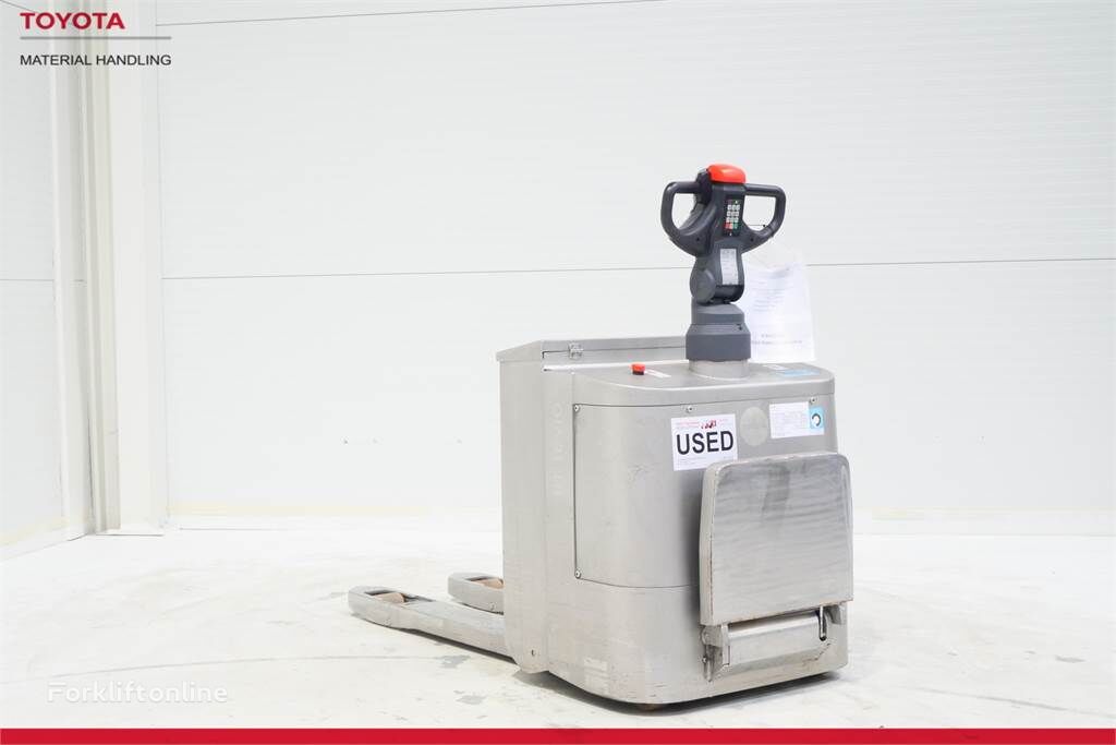 Toyota LPE200 INOX electric pallet truck