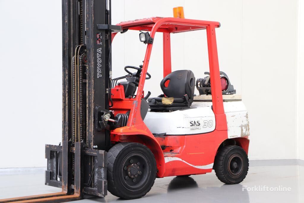 Toyota 02-7FGF30 gas forklift