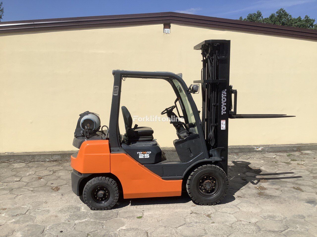 Toyota 8FGF25 gas forklift