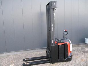 Toyota SPE 160L pallet stacker